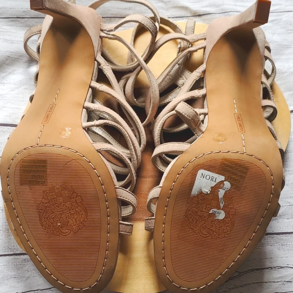 NWOT Vince Camuto suede sandals - Picture 4 of 10